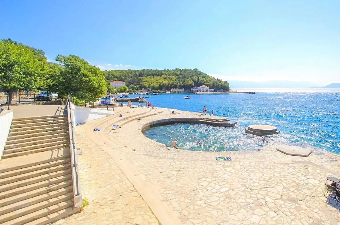 Apartments Selce Tia 0*,